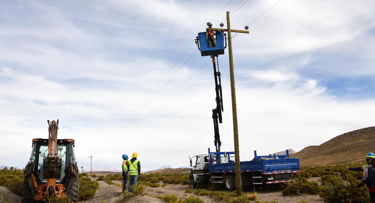 Trabajos electrificación General Lagos.jpg